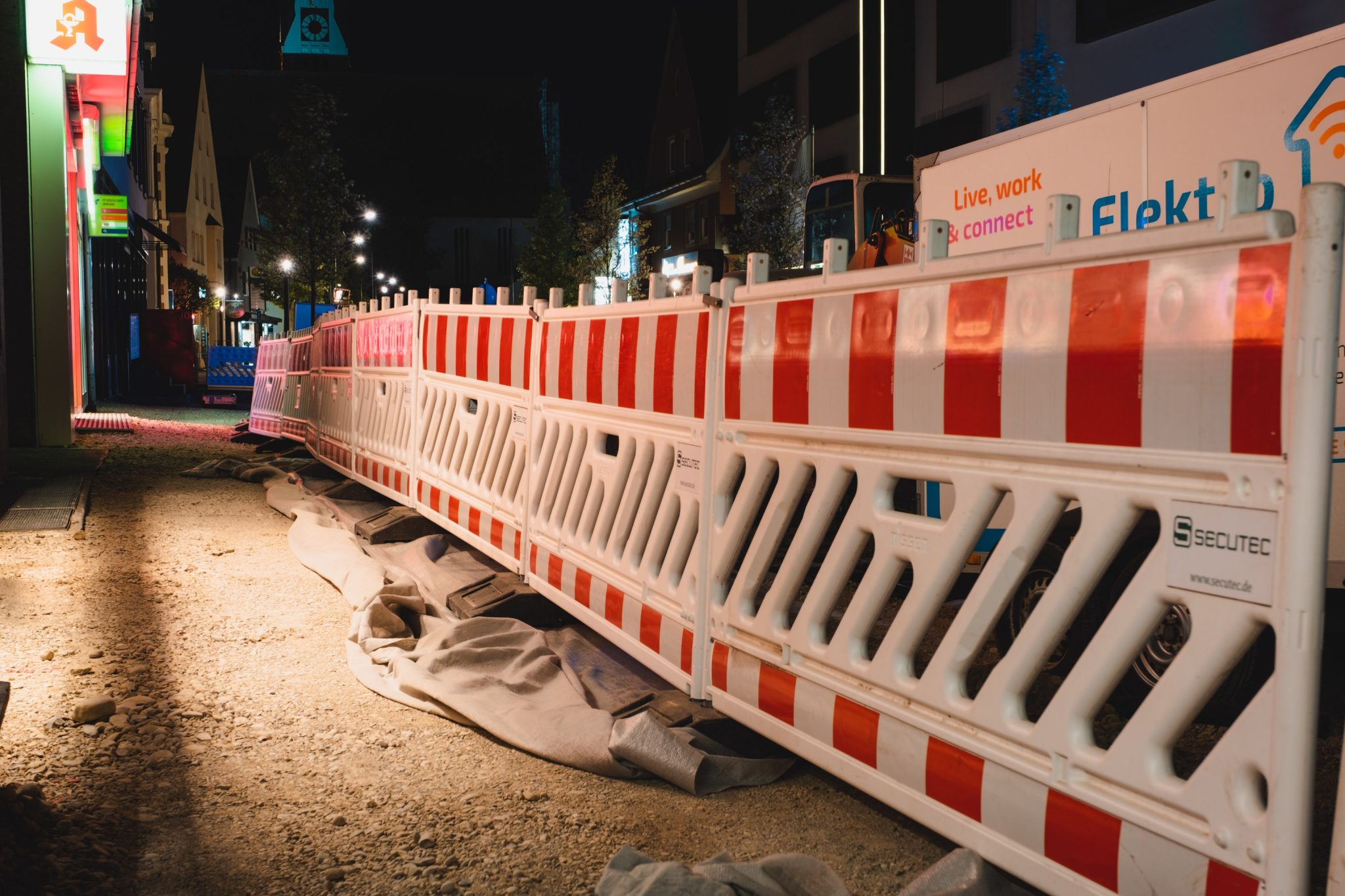 Temporary Barricade Rental Cost: How Much Do Barricades Cost to Rent ...